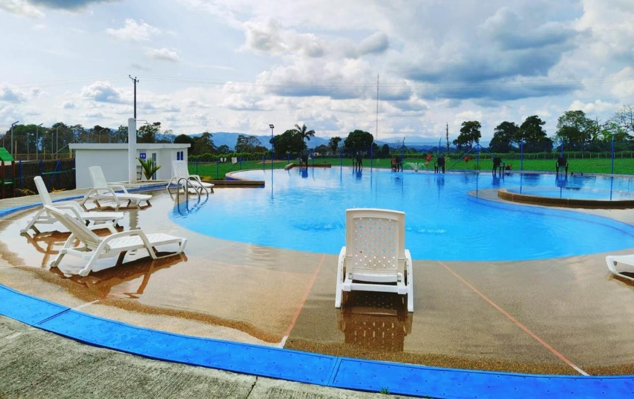 Apartamento Cerca Parque Del Cafe Con Piscina Монтенегро Екстер'єр фото
